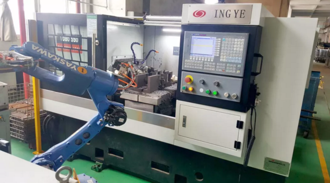 自动化车床+机器人为电机转子轴车削中